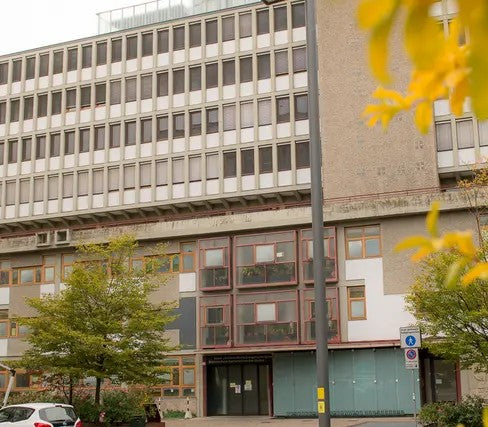 L’assistenza sanitaria si avvicina alla cittadinanza - Das Gesundheitswesen rückt näher an die Bürger heran